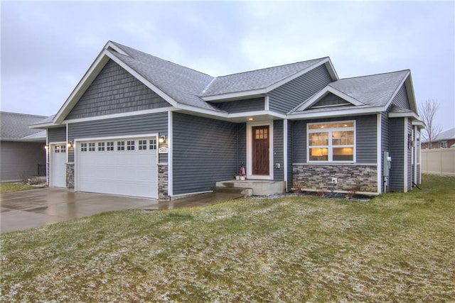 craftsman inspired home with a front lawn and a garage