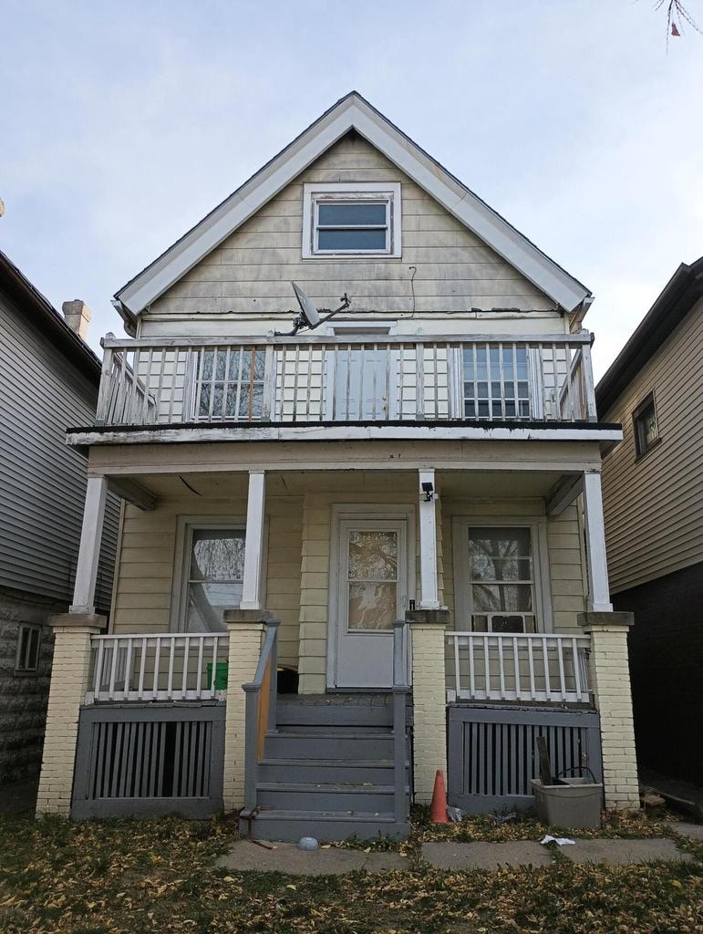 view of front of house featuring a porch and a balcony