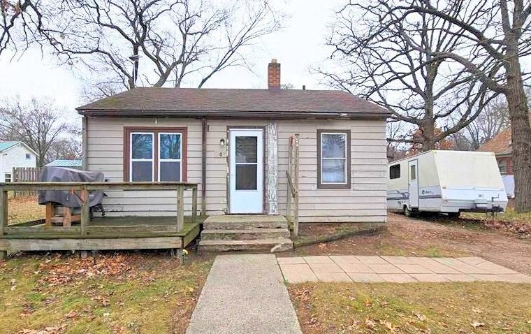 bungalow-style house with a deck