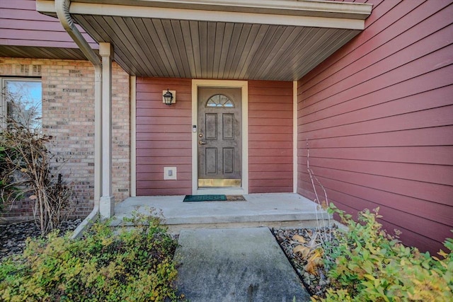 property entrance with covered porch