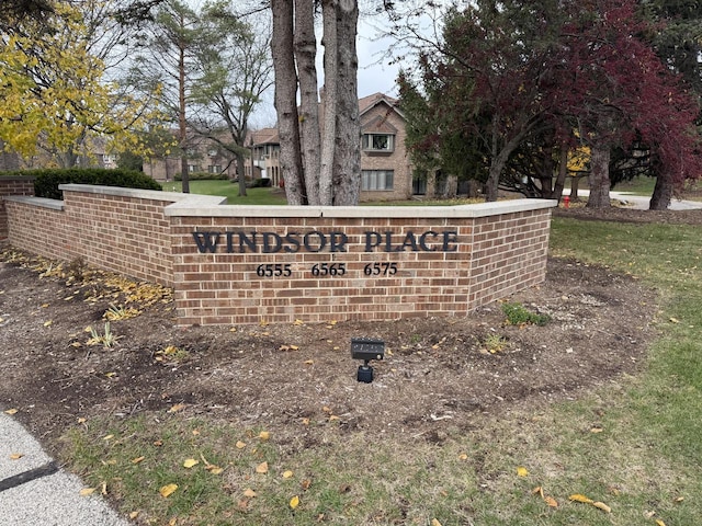 view of community / neighborhood sign