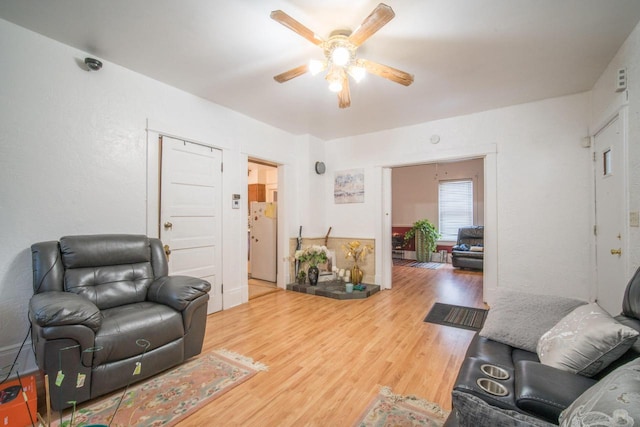 living room with hardwood / wood-style flooring and ceiling fan