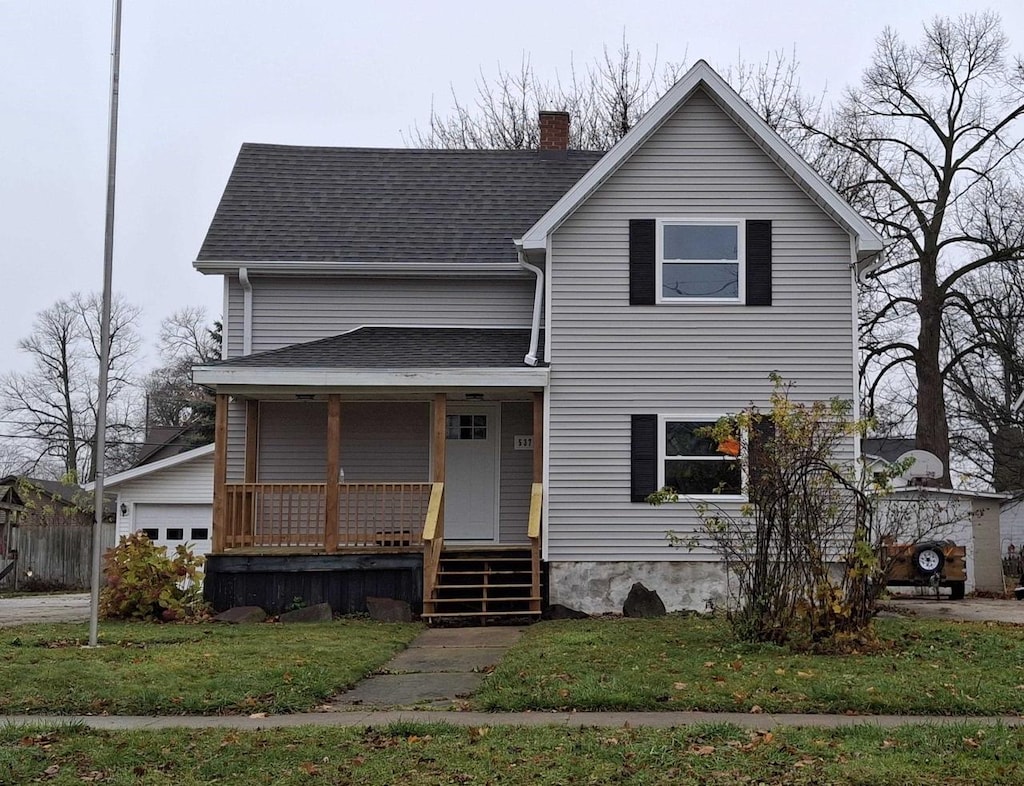 view of front of house featuring covered porch and a front yard