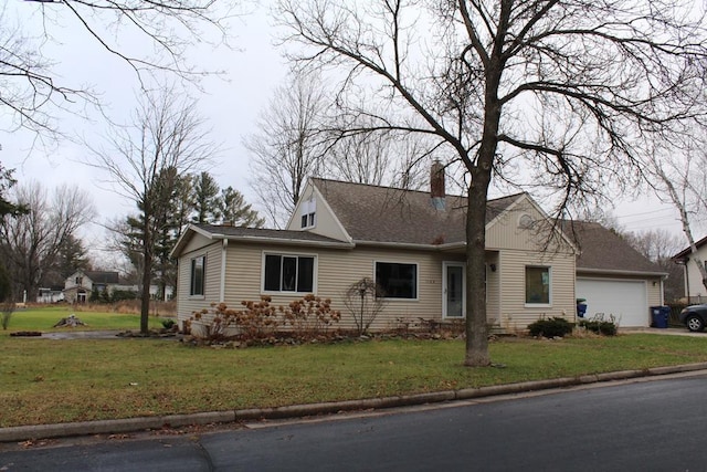 view of front facade featuring a front yard and a garage