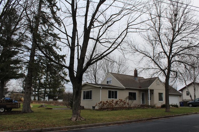 view of front of house featuring a garage and a front lawn