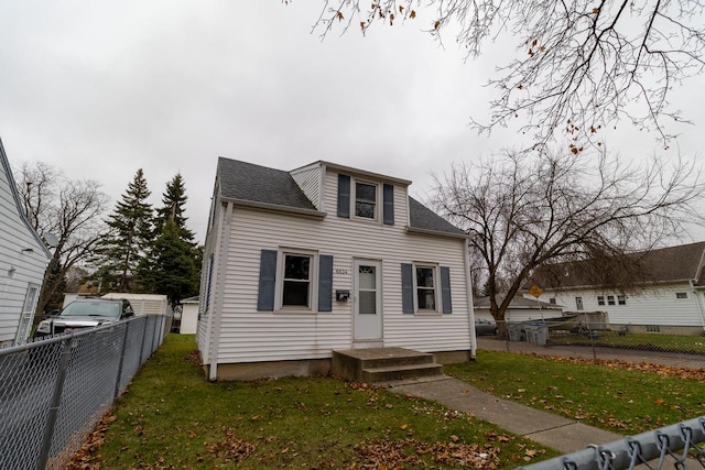 view of front facade with a front yard