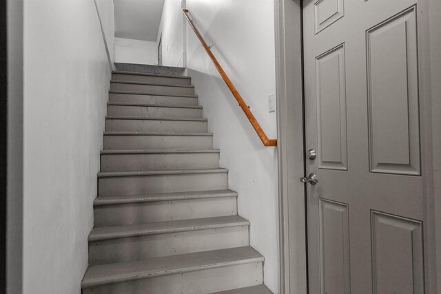 4207 Lost Dauphin Rd, De Pere, WI 54115 - view of stairway
