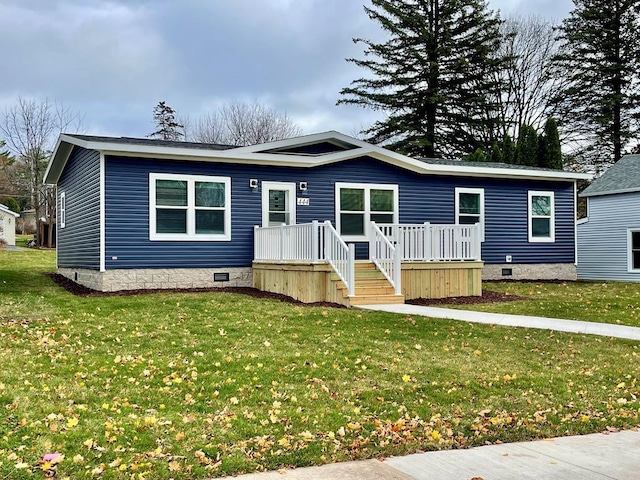 view of front facade with a front yard