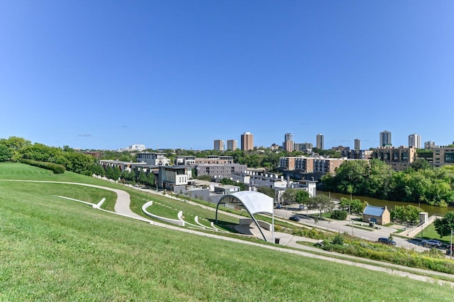 view of property's community featuring a lawn