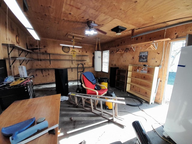 garage featuring ceiling fan