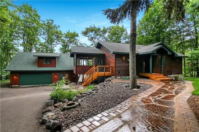 view of front of property featuring a garage