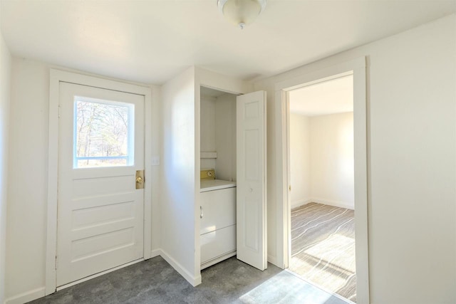 foyer featuring washer / clothes dryer