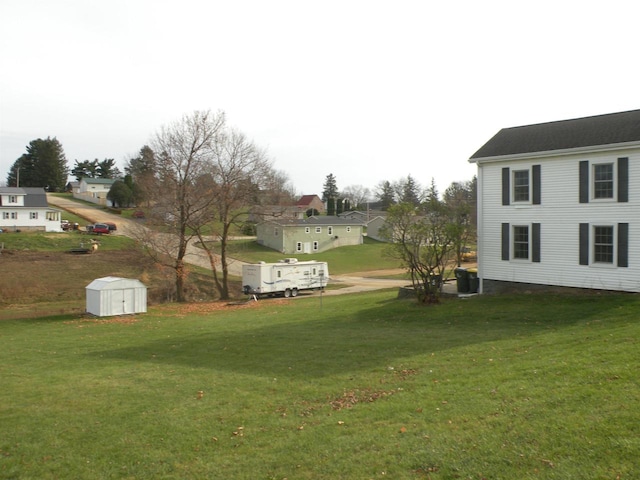 view of yard with a storage unit