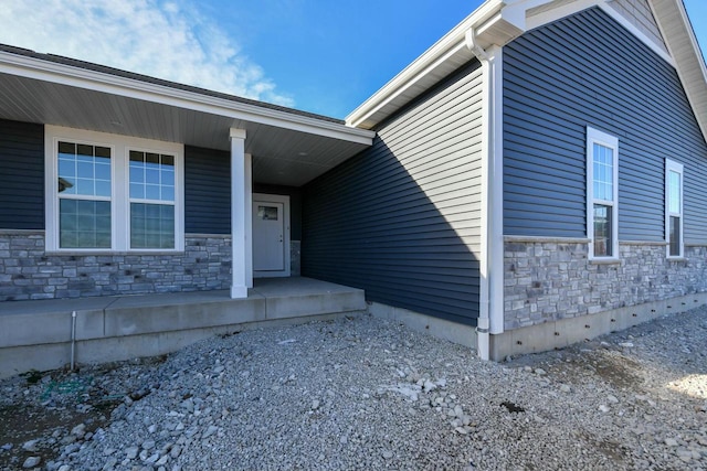 doorway to property with covered porch