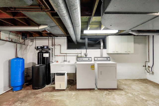 2572 N Shore Dr, Delavan, WI 53115 - unfinished basement with washing machine and dryer, a water pressure tank, and a sink