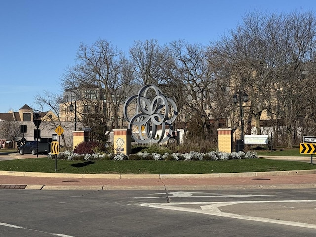 community / neighborhood sign with a yard