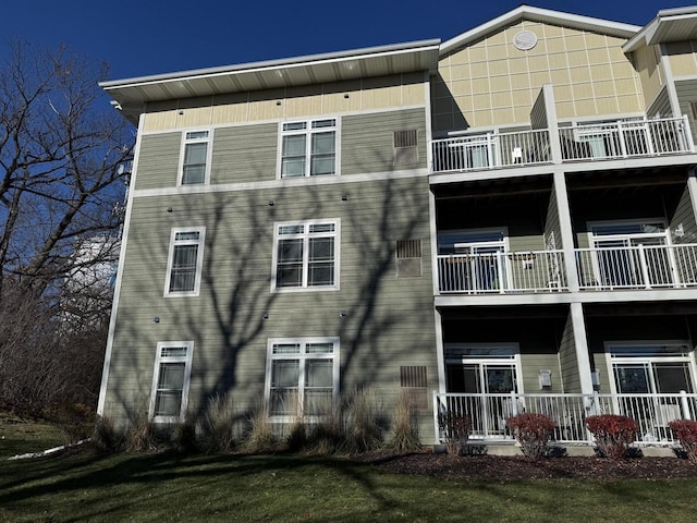 exterior space featuring a yard