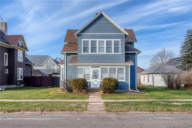 view of front of home featuring a front yard