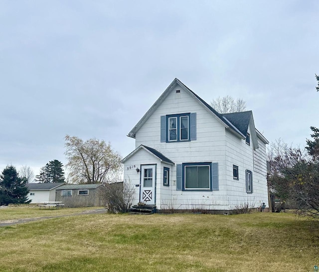 view of front of house with a front yard