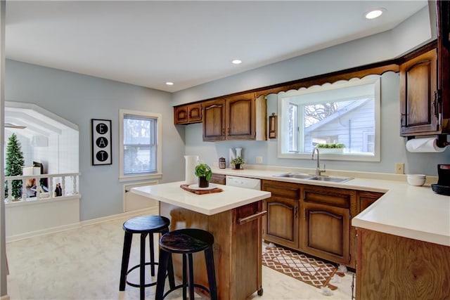 kitchen with a kitchen island, sink, a wealth of natural light, and a breakfast bar area