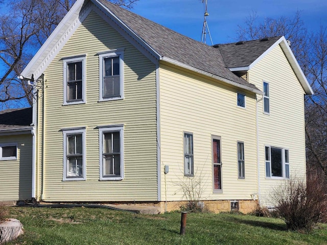 rear view of house featuring a yard