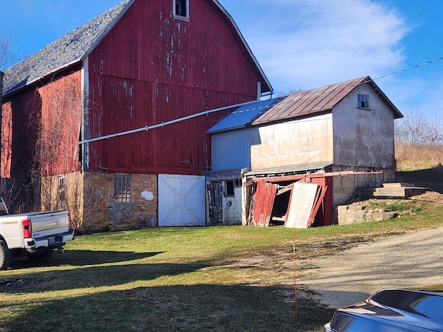 view of outbuilding with a yard