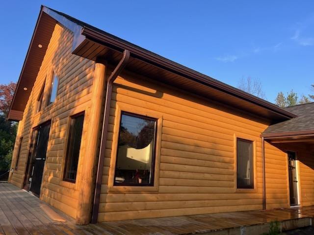 view of side of home featuring a wooden deck