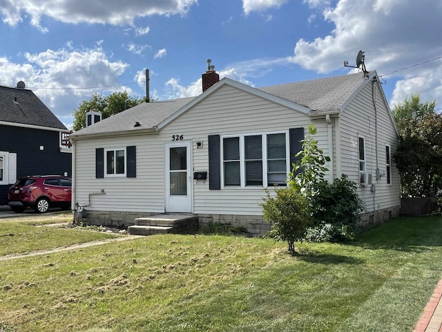 view of front facade with a front lawn