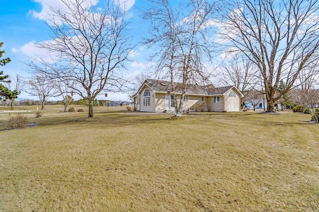 view of front of home featuring a front yard