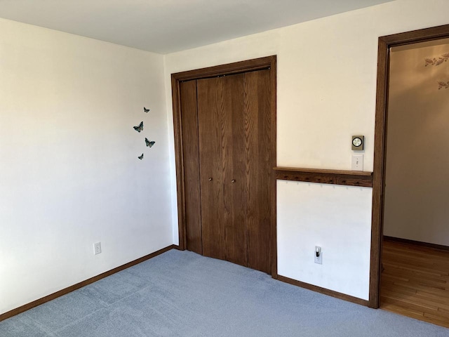 unfurnished bedroom with hardwood / wood-style flooring and a closet