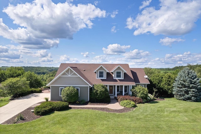 new england style home with a front lawn