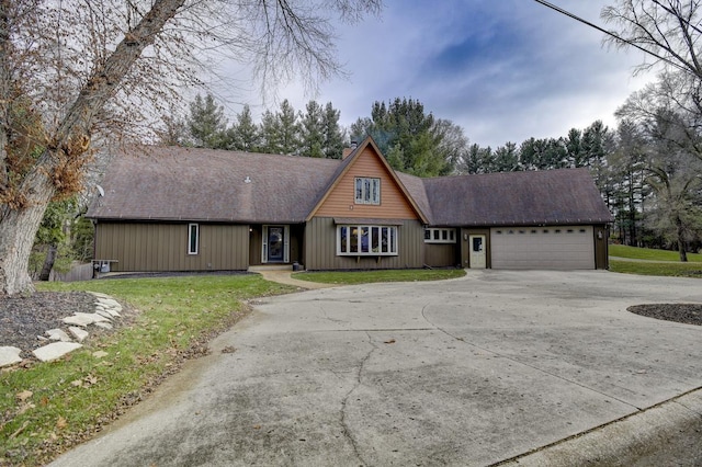 view of front facade with a garage and a front yard