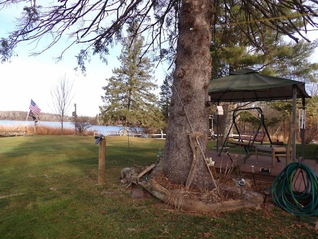 view of yard featuring a water view