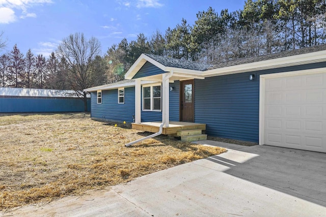 single story home featuring a garage