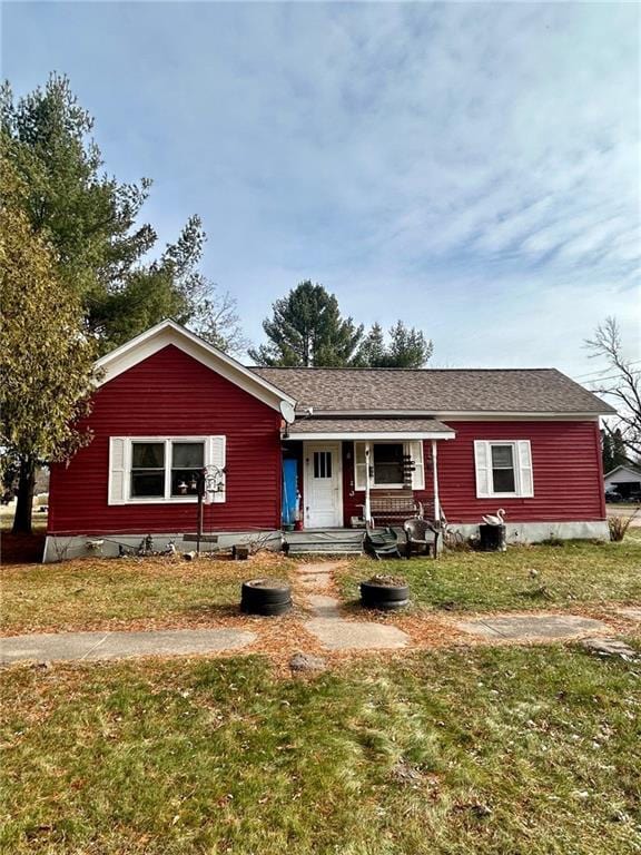 view of front facade with a front lawn and a porch