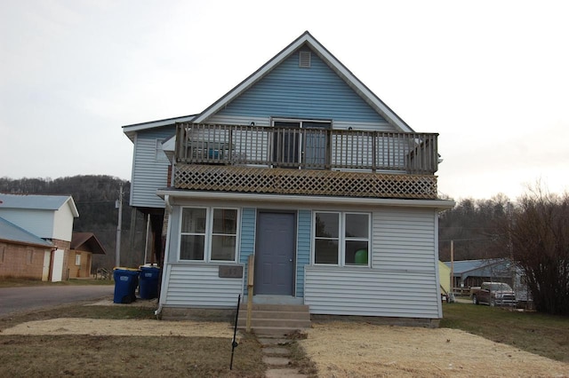 view of front property featuring a balcony