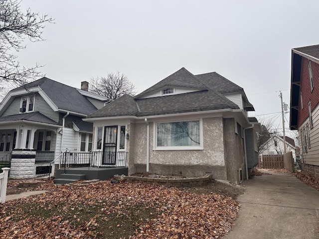 view of front of property featuring a porch