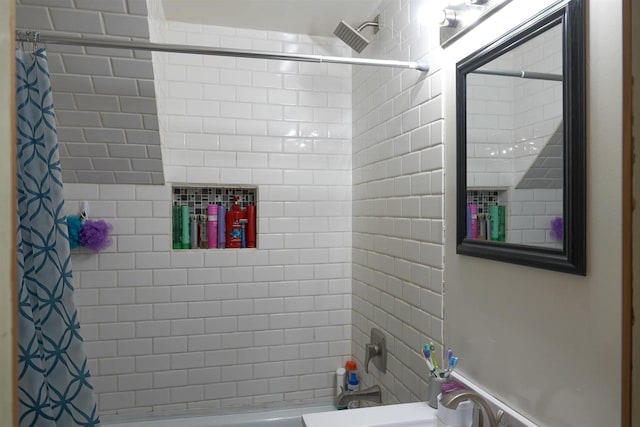 bathroom with shower / tub combo