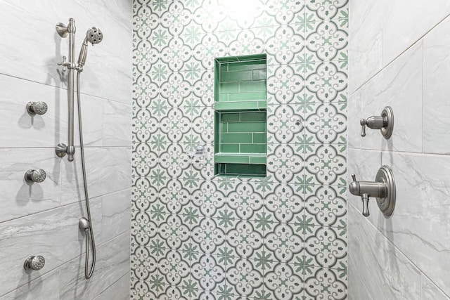 7134 N Tichigan Rd, Waterford, WI 53185 - bathroom with a tile shower