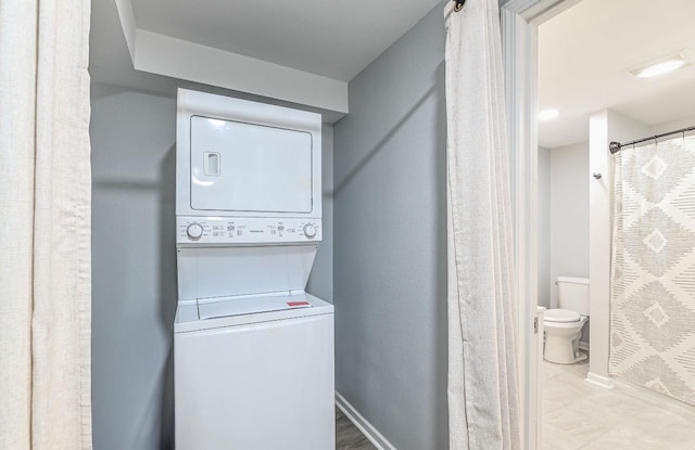 7134 N Tichigan Rd, Waterford, WI 53185 - washroom with stacked washer / drying machine and baseboards