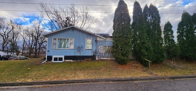 view of front of house with a front lawn