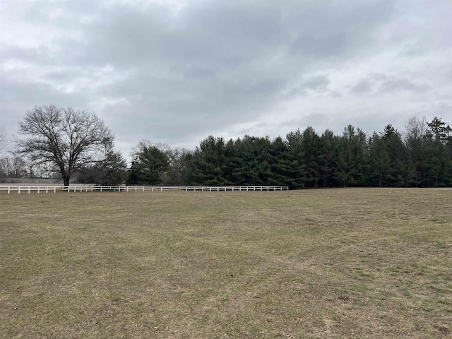 view of yard featuring a rural view