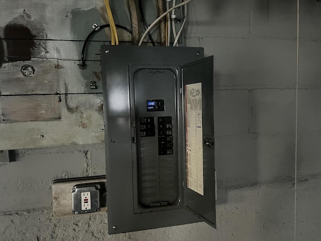 2757 N 11th Ln, Milwaukee, WI 53206 - utility room featuring electric panel