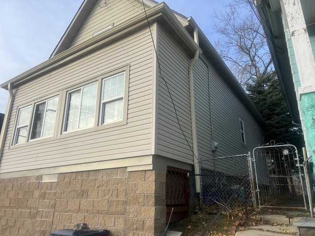 2757 N 11th Ln, Milwaukee, WI 53206 - view of side of property with a gate