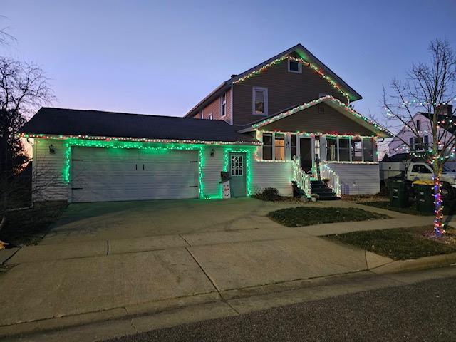 view of front of house featuring a garage