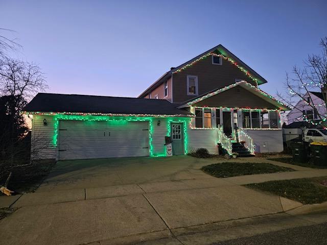 view of front facade with a garage