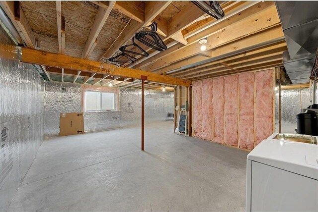 basement with washer / dryer