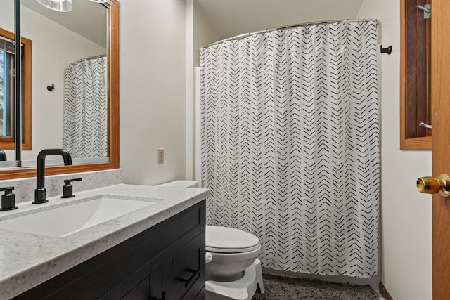 bathroom featuring a shower with curtain, vanity, and toilet