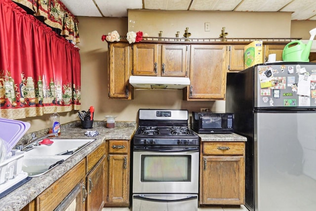 kitchen featuring appliances with stainless steel finishes and sink