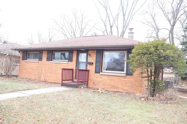 view of front of house featuring a front yard